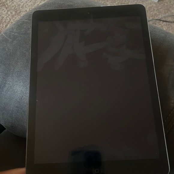 I’m selling a iPad the size of the iPad is 12.9 inches in good condition